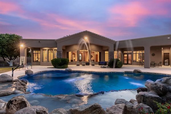 Phoenix Vacation Rental with Pool: What to Look for & Where to Stay (2026)