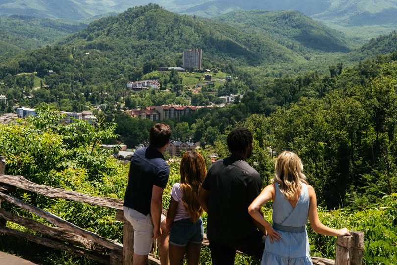 Planning a Family Reunion in Gatlinburg, TN: A Practical Guide for 2026